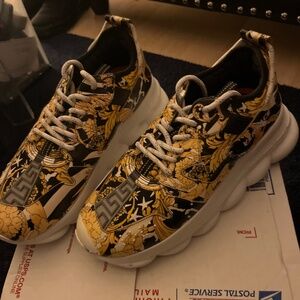 Versace chain reaction